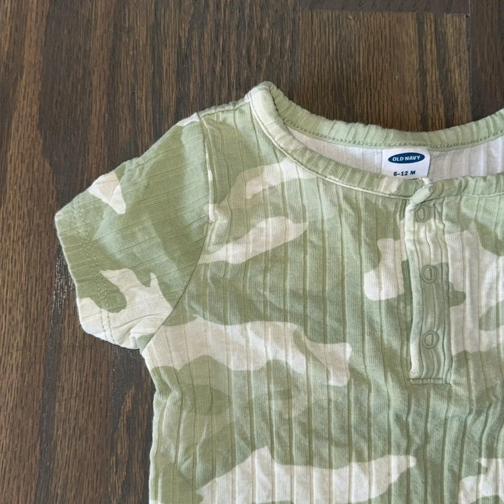 Old Navy Baby Camo Ribbed Henley Bodysuit 6-12M Green